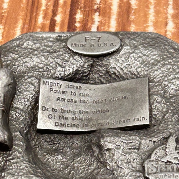 Siskiyou Horse Enamel Belt Buckle, F-7 , Red Green Metal 3D, made in USA 1993 - Picture 5 of 14